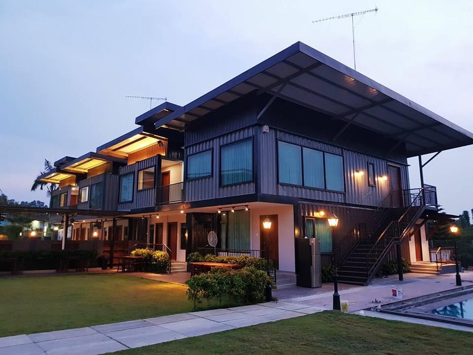 Kluang Container Swimming Pool Hotel Keluang Exterior foto