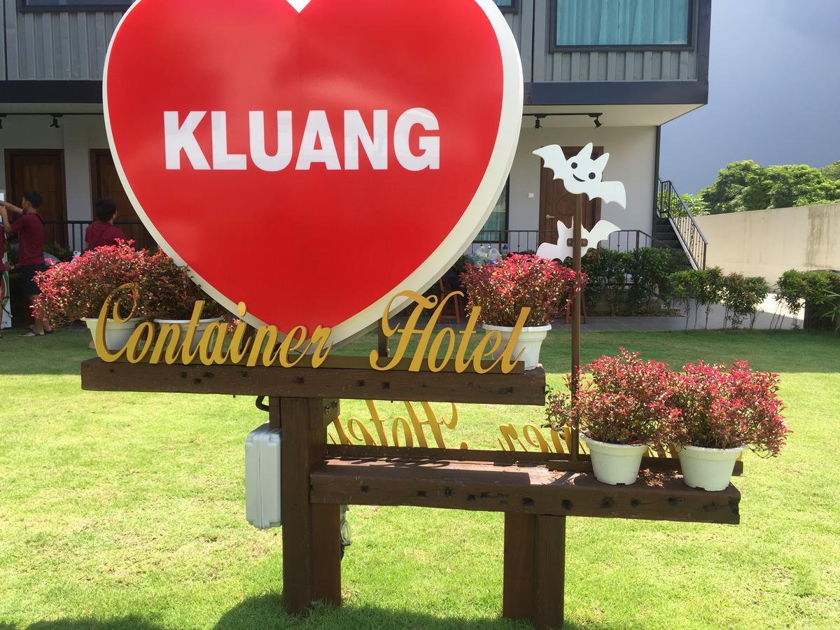 Kluang Container Swimming Pool Hotel Keluang Exterior foto