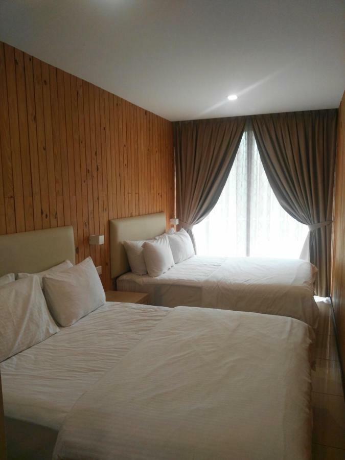 Kluang Container Swimming Pool Hotel Keluang Exterior foto