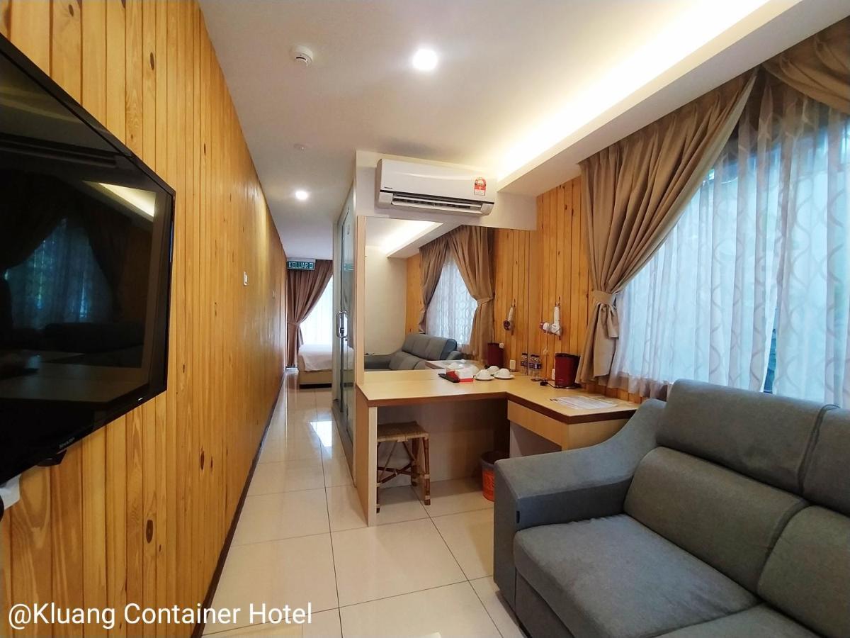 Kluang Container Swimming Pool Hotel Keluang Exterior foto