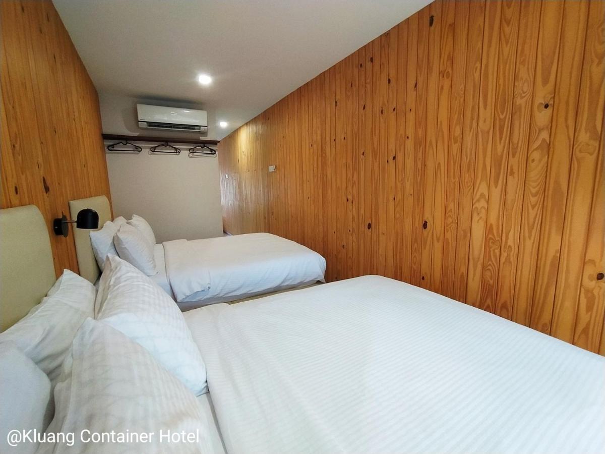 Kluang Container Swimming Pool Hotel Keluang Exterior foto